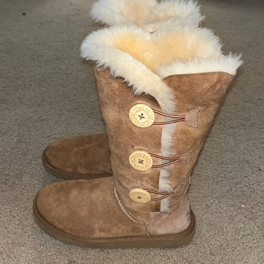UGG BAILEY BUTTON TRIPLET II BOOT